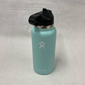 Hydroflask 32 water bottle in light blue/teal.
